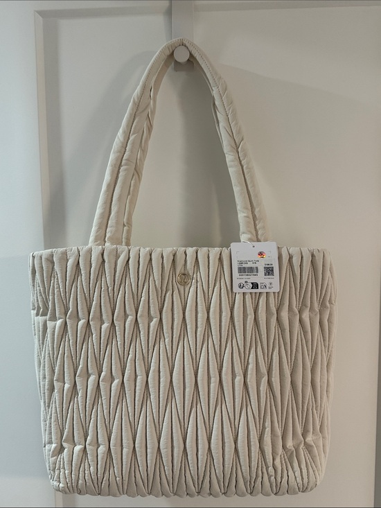 lululemon athletica Handbags - Lululemon Diamond Quilt Tote